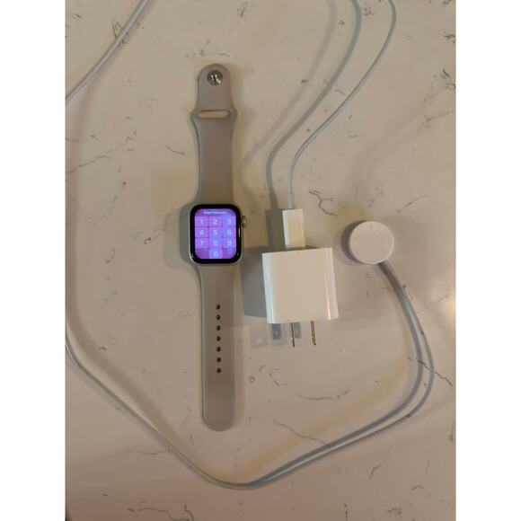 Apple Watch SE (2nd Gen) - Picture 2 of 6